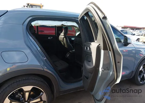 2020 Volvo Xc40 T4 Momentum z USA, uszkodzony, nr VIN YV4AC2HK7L2262164